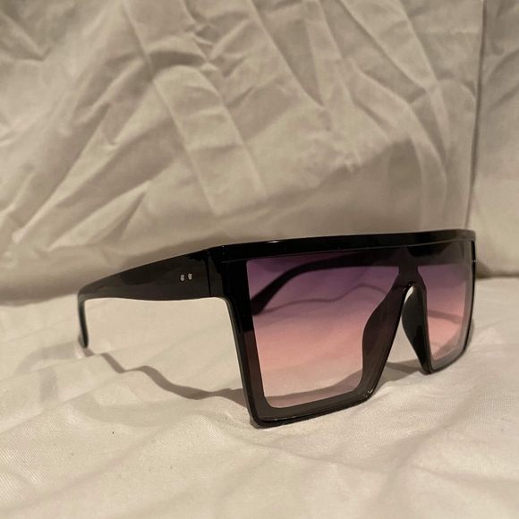 Sunglesses - Picture 3 of 16